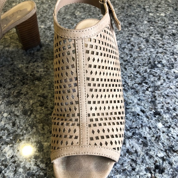 Open-toed Heels - Picture 3 of 7